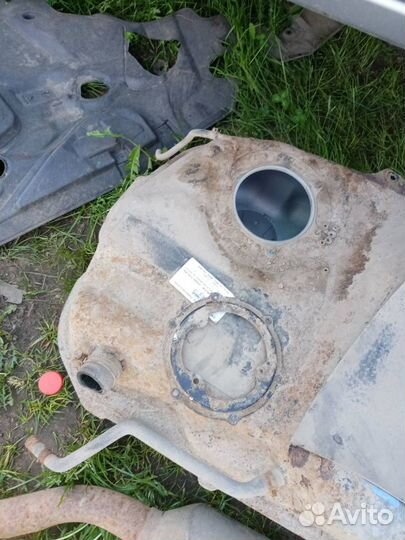 Топливный бак Mitsubishi Lancer 10