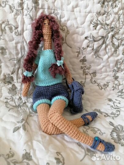 Вязаная кукла ручной работы
