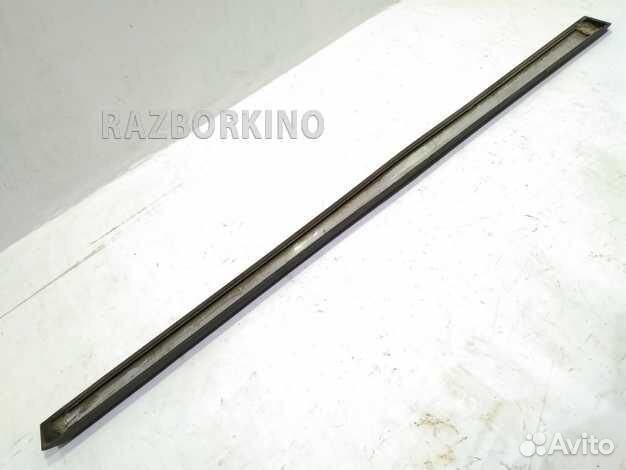 Молдинг двери передней левой