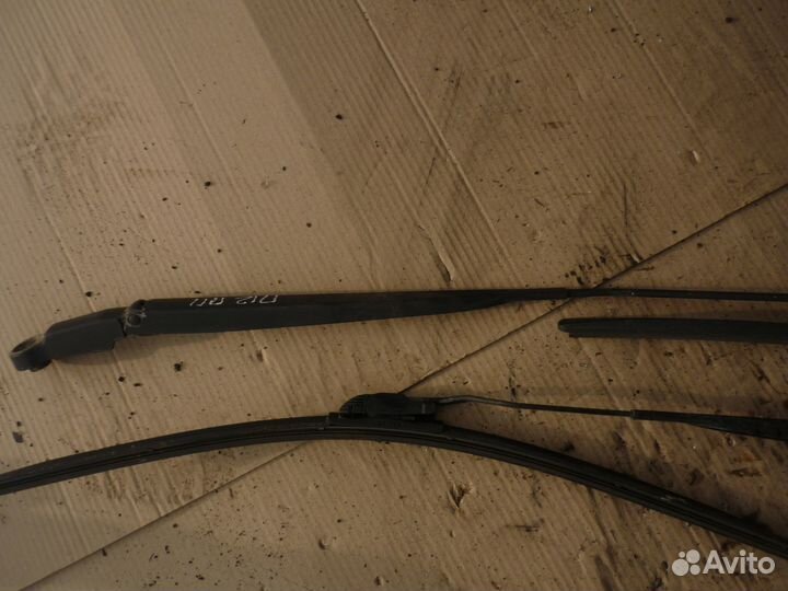 Поводок дворников Nissan Primera P12