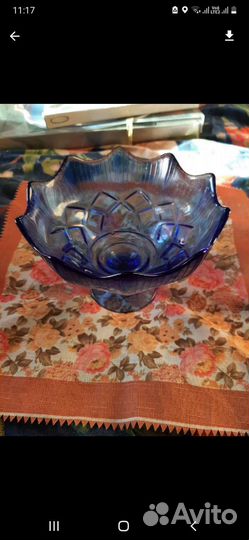Винтажная конфетница из синего стекла
