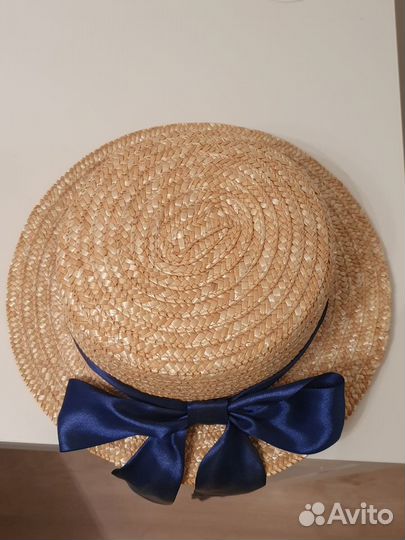 Соломенная шляпка с лентой
