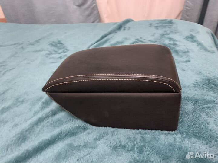 Подлокотник кожаный