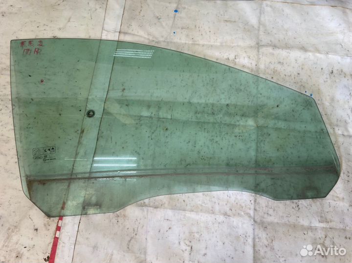 Стекло передней двери Ford Focus 2