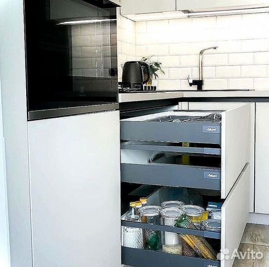 Кухня до потолка