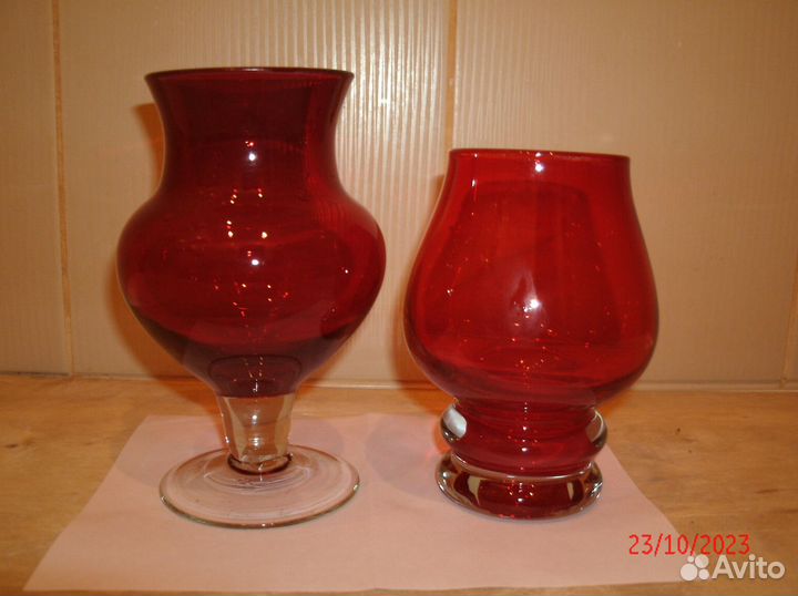 Ваза из цветного стекла