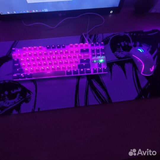 Игровая клавиатура и мышь