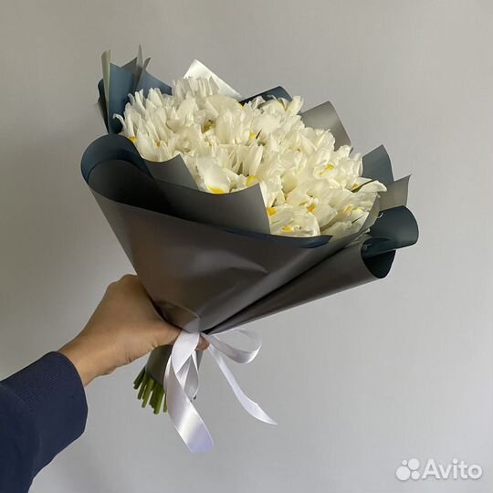 Букет из белых ирисов