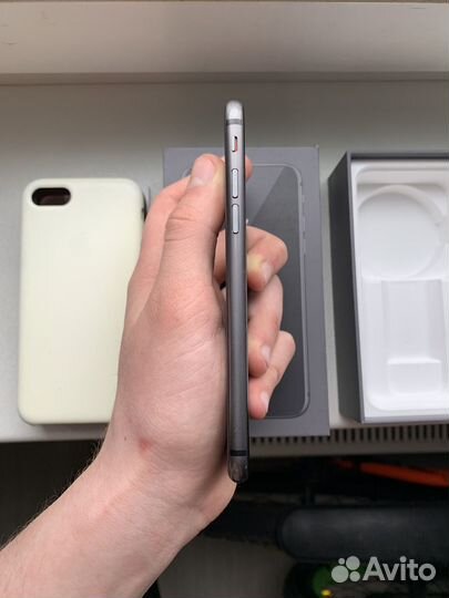 iPhone 8, 64 ГБ