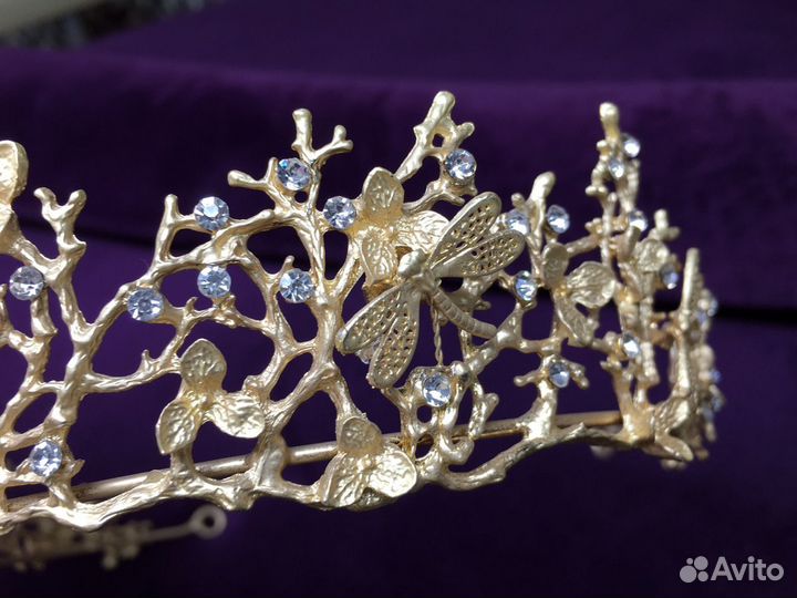 Диадема «лесная» со стрекозами