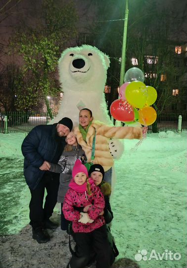 Белый мишка с поздравлением