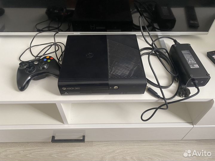 Xbox 360 E 500 GB (с играми)