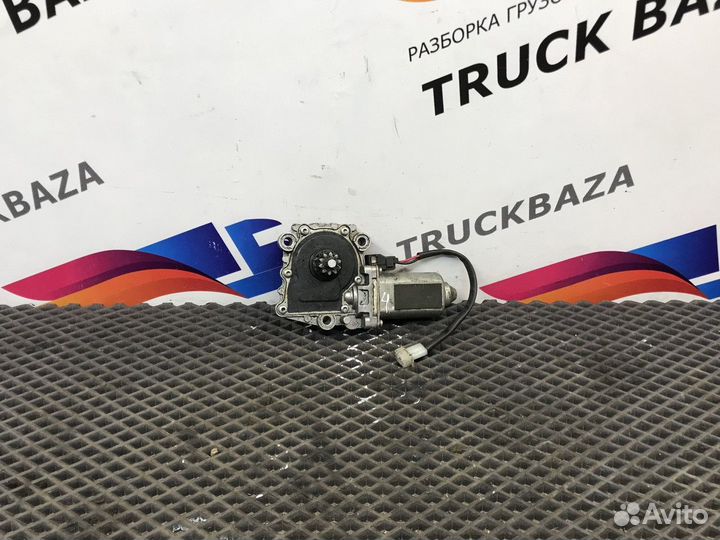 318220 Моторчик стеклоподъемника левый