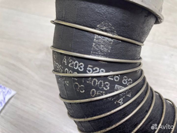 Патрубок интеркулера левый Mercedes C-Class W203