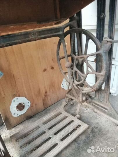 Швейная машинка старая