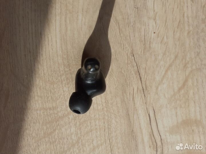 Беспроводной наушник