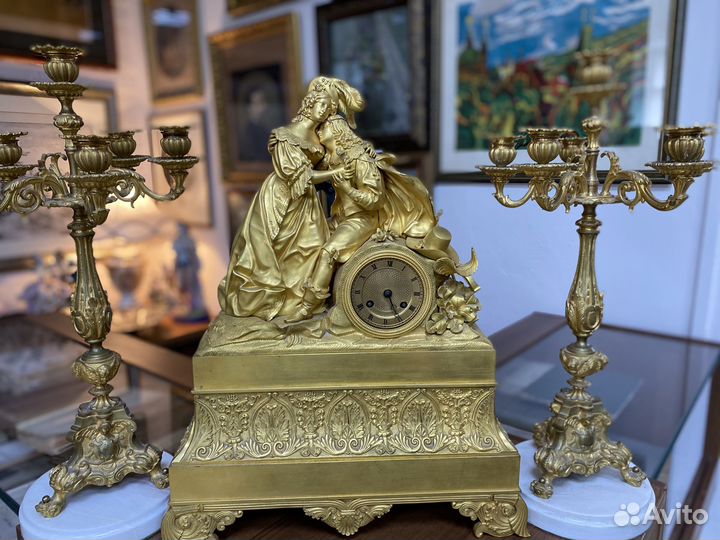 Старинные бронзовые часы с канделябрами