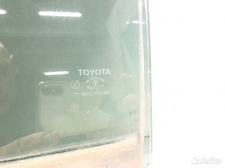 Стекло двери заднее левое Toyota Vitz NCP95 2nzfe