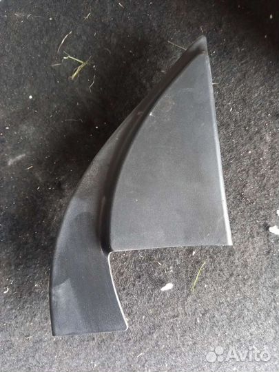 Уголок двери правый Kia Rio 3