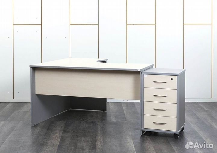 Стол офисный угловой