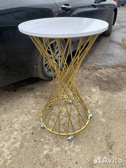 Столик для свадебного торта выкатной