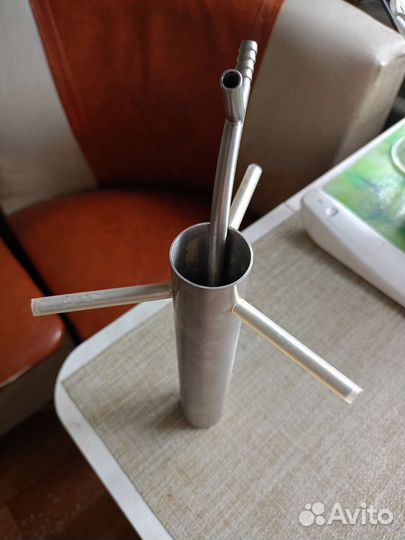 Попугай на ëмкость