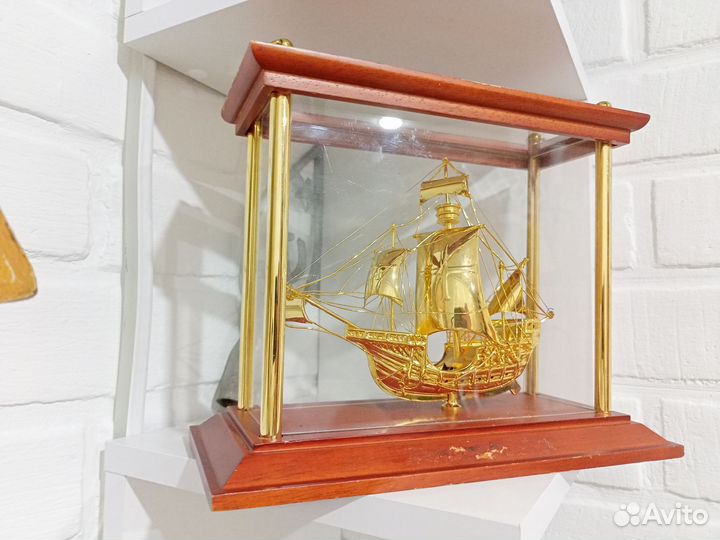 Корабль - Кораблик золотой в стеклянном коробе