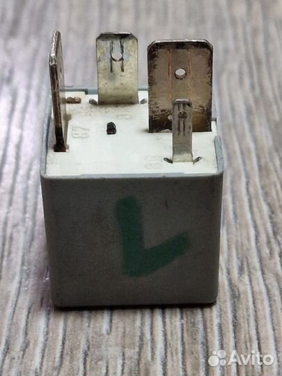 Реле топливного насоса (1) VW Golf / VW Jetta