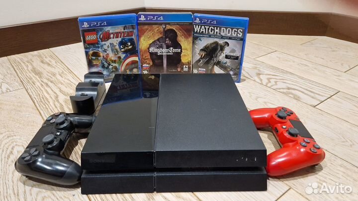 PlayStation 4 + 2 геймпада, зарядка, 3 игры