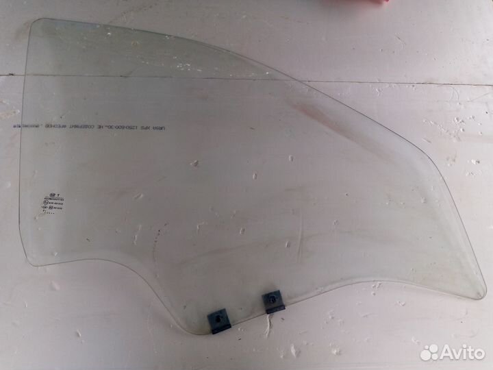 Стекло передней правой двери Renault Logan 1