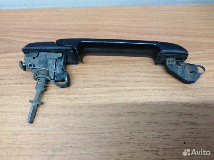 Ручка двери с личинкой передняя левая Volkswagen