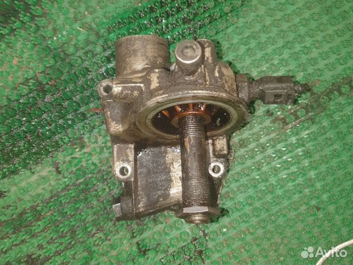 Кронштейн масляного фильтра Фольксваген Пассат б5