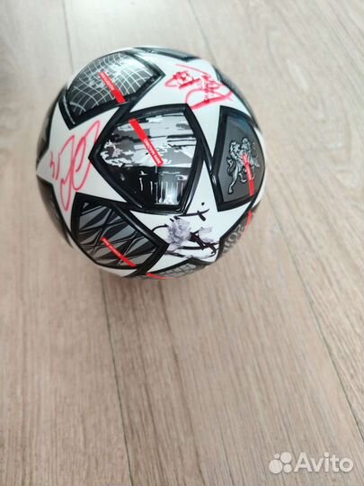 Футбольный мяч с автографами сборной России