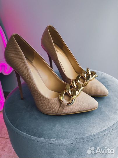 Туфли на высокой шпильке