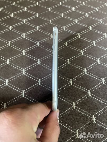 Телефон iPhone 7