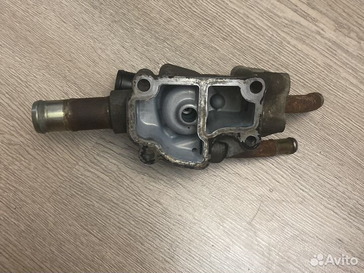 Корпус термостата в сборе на Nissan almera N16