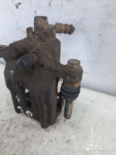 Суппорт тормозной задний правый Honda Cr-V