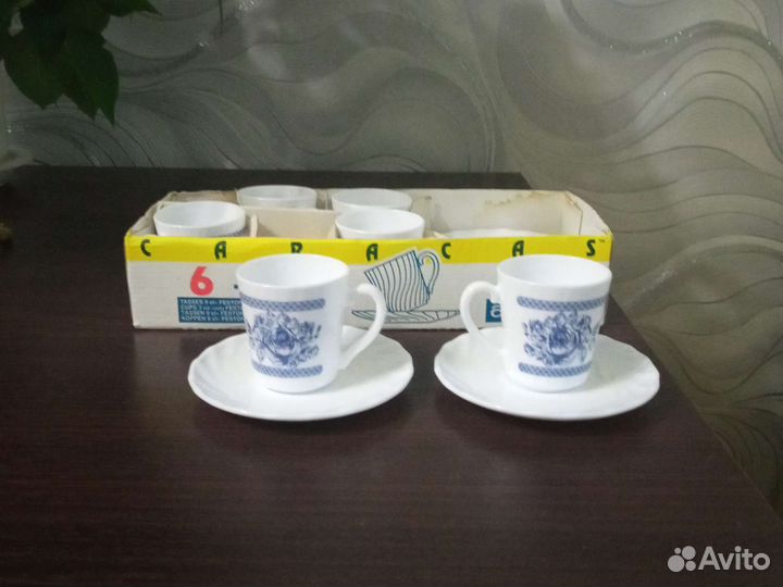 Набор кофейных чашек с блюдцами