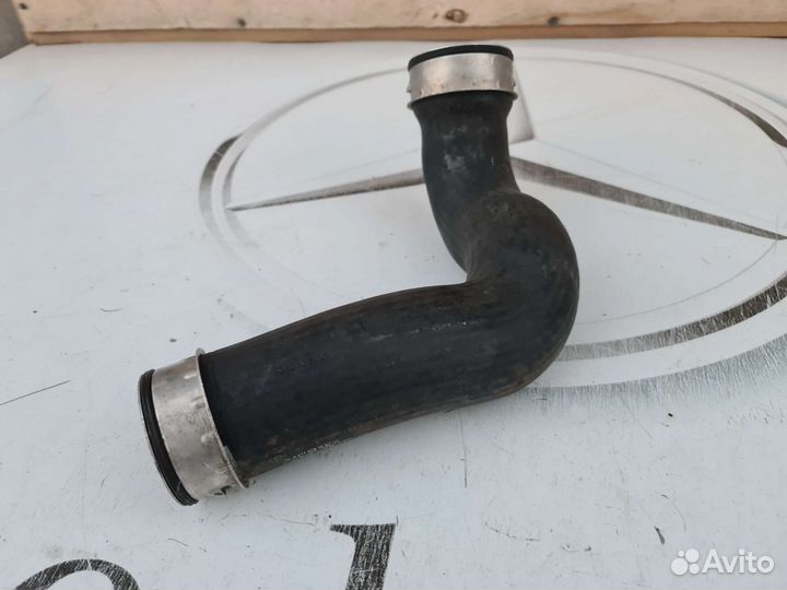 Патрубок интеркуллера левый Mercedes W211 M271