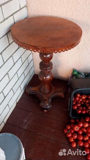 Декоративный столик