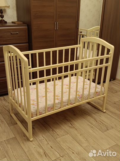 Детская кроватка качалка