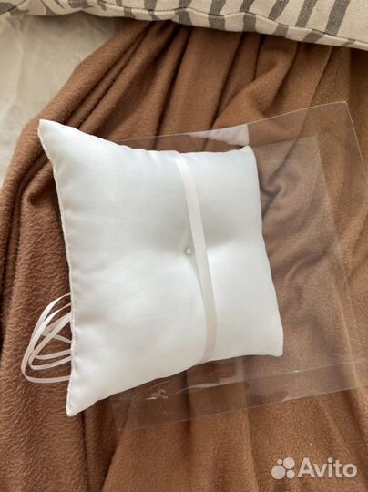 Подушечка для колец новая в коробке свадебная