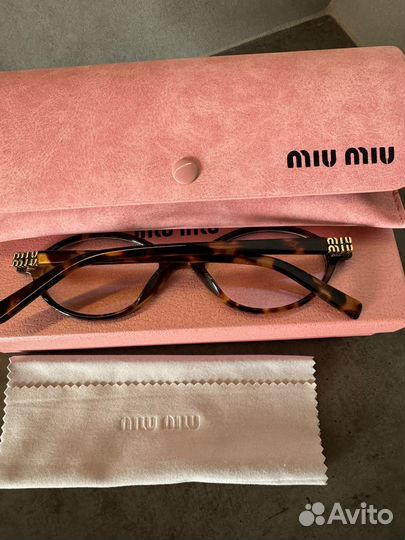 Солнцезащитные очки Miu miu