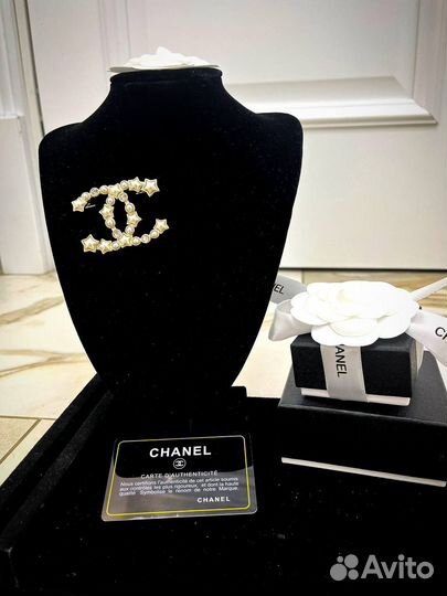 Брошь chanel с клеймом