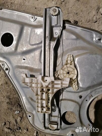 Стеклоподъемник задний правый Kia Sorento XM G4KE