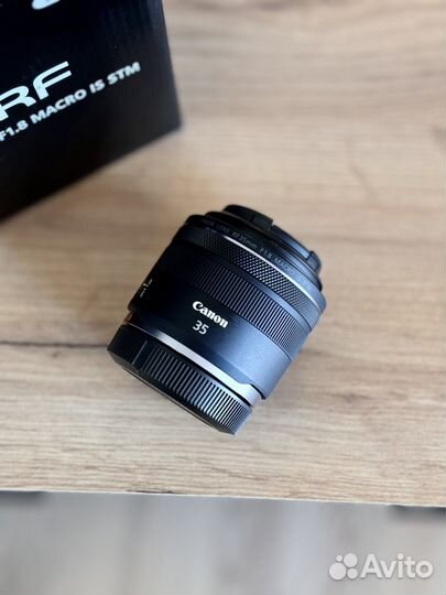 Canon RF 35mm f/1.8 IS STM