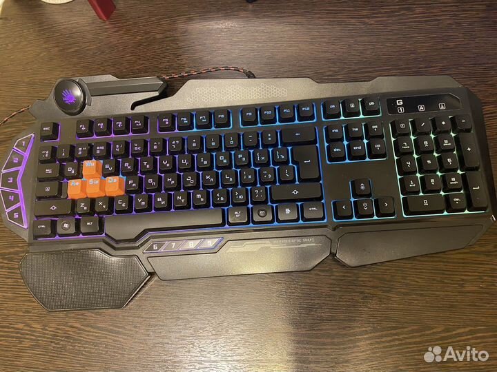 Игровая клавиатура с подсветкой