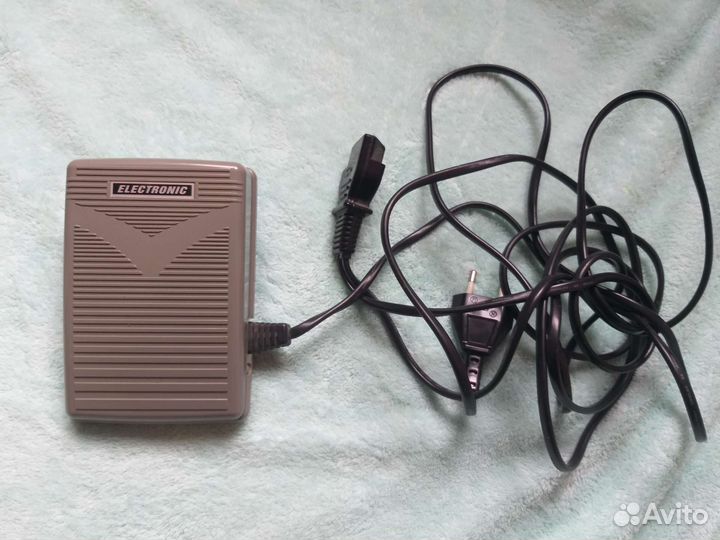 Швейная машинка бу электрическая Jaguar 977