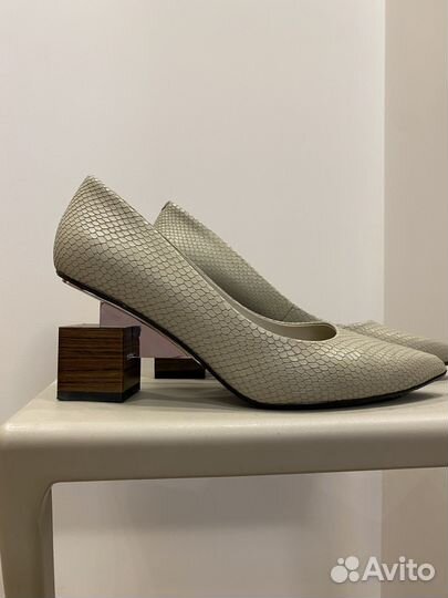 Туфли United Nude с эффектом парящего каблука