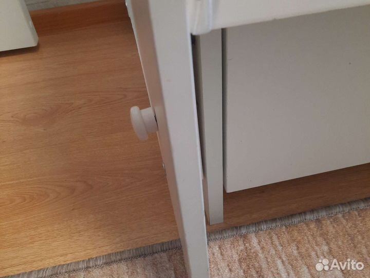 Детская кроватка с маятником